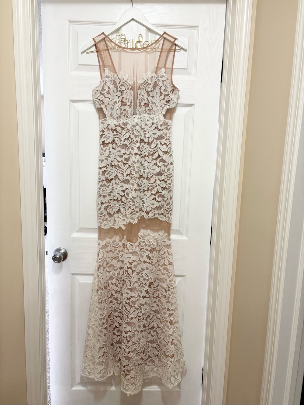 ✨💍NWT✨💍 BCBG LACE WEDDING GOWN SZ:4 - Picture 5 of 11